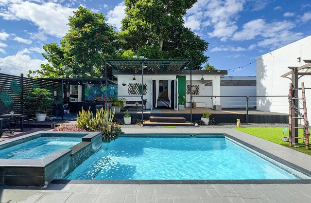Garden Relaxing Room W/ Private Pool & Jacuzzi