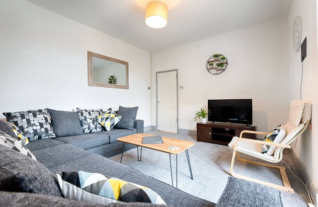 Spacious Sydney - TV in Every Bedroom!
