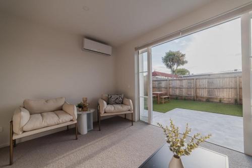 Garden View 2-Bedroom Getaway in Christchurch