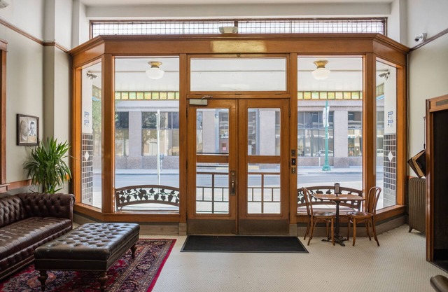 Gardner Hotel & Hostel