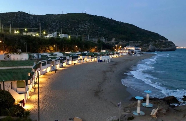 GARRAF BEACH, SEAVIEW - 20 Km Barcelona , 13 Km Airport