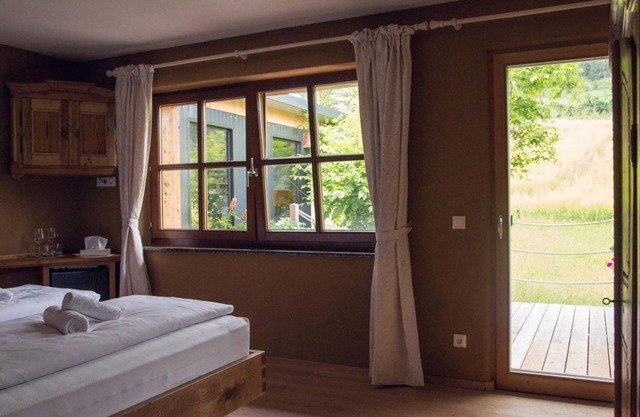 Gartenzimmer mit Balkon, Gartenseitig - Winzerzimmer Weingut Georgium