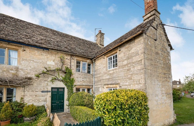 Stone Cottage close to village shop, pool & pub!