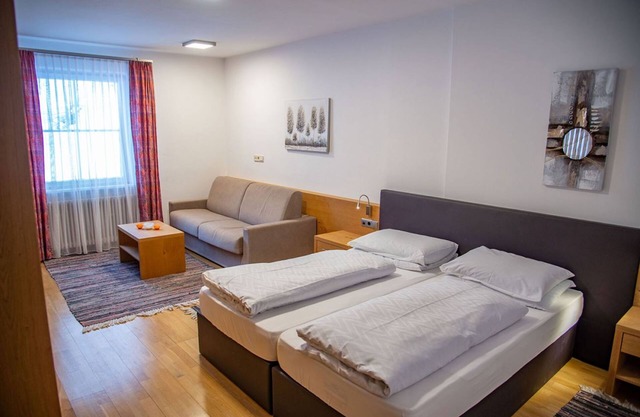 Gasthof Kirchsteiger 'Zimmer 6' con vistas al lago, terraza compartida y Wi-Fi