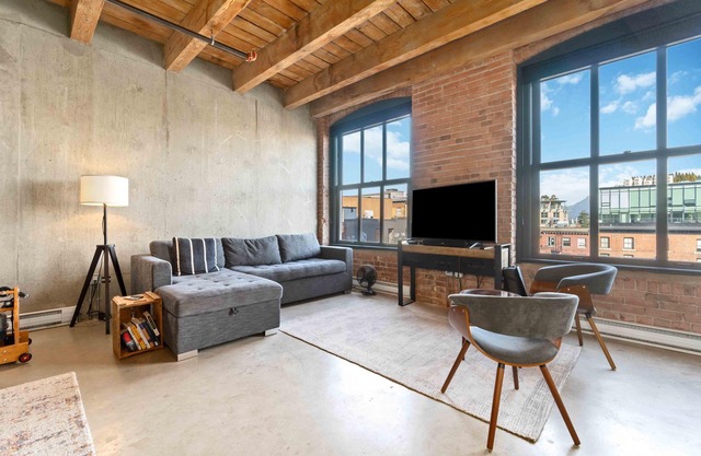 Gastown 1 bedroom loft!