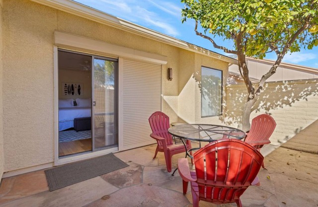 Gated Gateway—Garage, Pool, Spa & Blazing WiFi! DownTown, I-10, U of A,