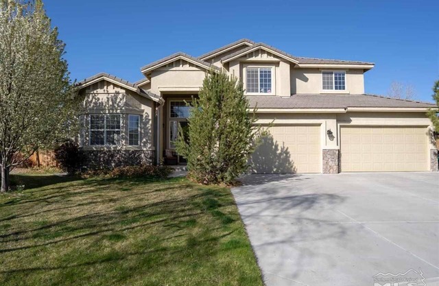 Gated Golf Course, Close to Tahoe! On the Dayton Airpark. Fly In Too!