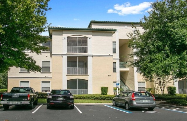 Gated resort Condo - Minutes to Disney! Pool & Gym