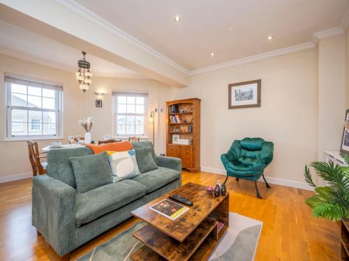 Gated Riverside London SE16 apartment with parking Pass the Keys
