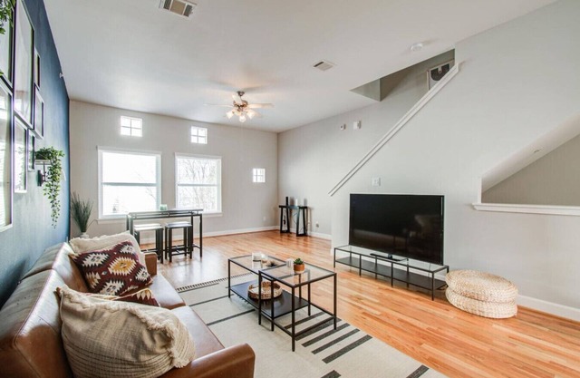 Gated Townhome w/ Garage Parking by Hobby Airport!