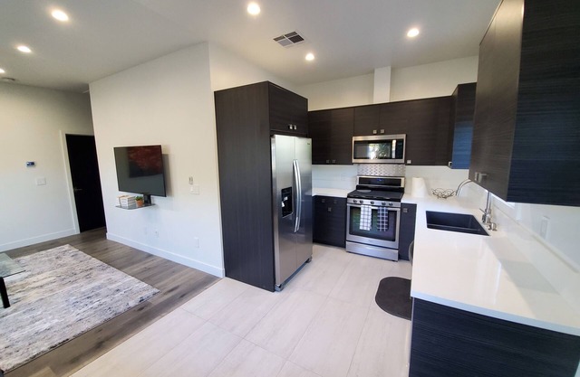 Gated1BD/1BTH Unit/Queen Bed/Queen Sofa Bed/Parking/EV Charger