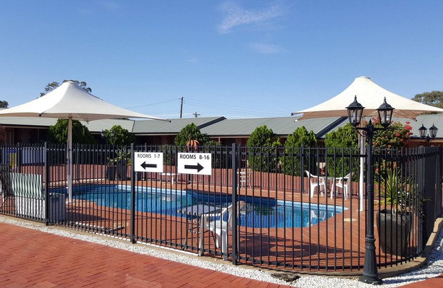 Gateway Motor Inn