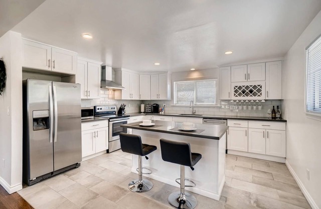 Gathering Spot 🌠 Roomy, Designer 6 BD / 2 BA Home