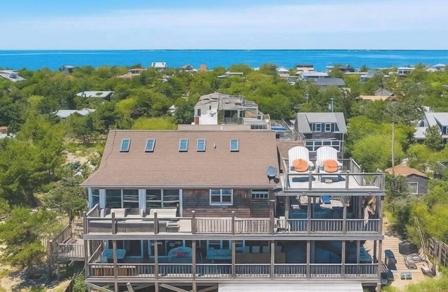 Gatsby's - Heated Plunge Pool & Hot Tub in OBP, Sleeps 24, Steps From The Beach