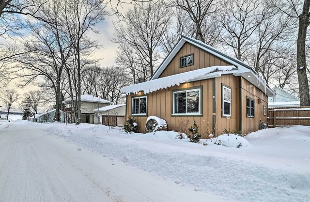 Gaylord Cottage, Walk to Lake Otsego Beaches!