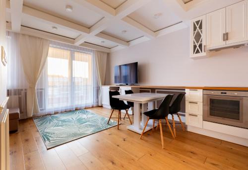 Gdynia Urban Oasis 420 Apartment by BookingHost