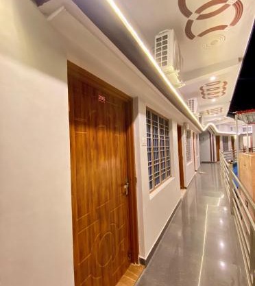 Geetanjali Palace Hotel & Restaurant