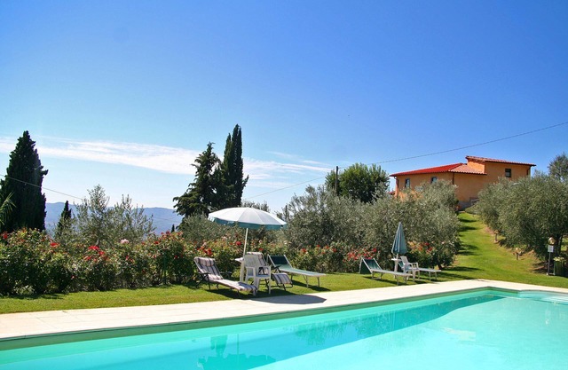 1-bdr apto en casa de campo 2/4 personas; sw / pool, jardín pvt, impresionantes vistas, tranquilo