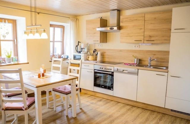 Acogedor apartamento de 50 m² en un ambiente tranquilo, ideal para familias, con terraza, cocina totalmente equipada, habitación infantil separada