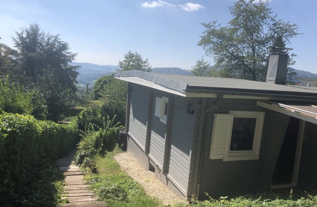 Gemütliche Blockhütte mit Kaminofen und toller Aussicht