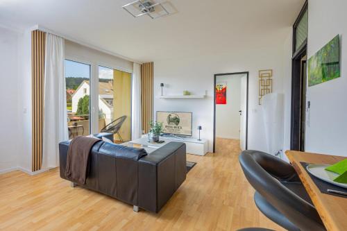 Gemütliche Fewo 1-3 Personen Balkon, Küche, Badewanne, Smart TV, Arbeitsplatz