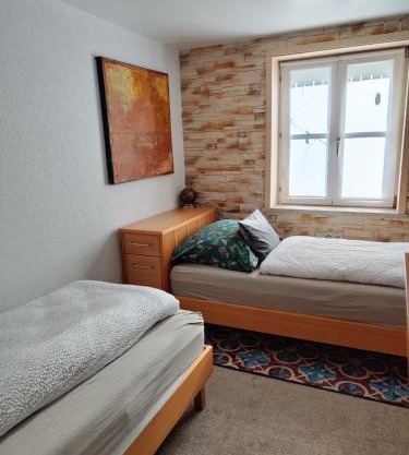 Gemütliches 2 Bettzimmer mit Gemeinschaftsbad und kleiner Küche