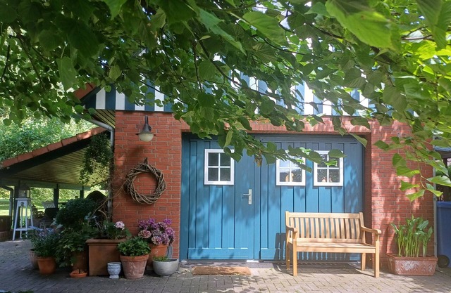 Gemütliches Haus mit Sauna in Großem Garten,1km zum Meer. Haustierfreundlich!