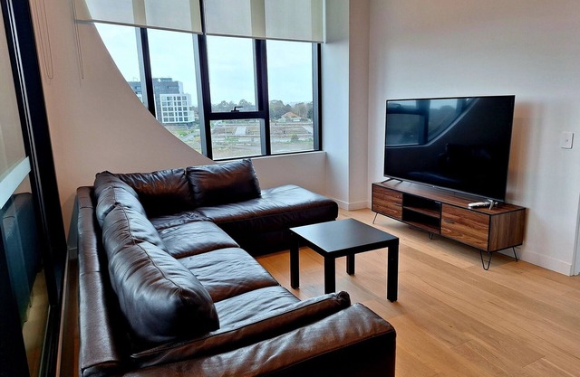 Generous 2-Bed Apartment with Great Amenities