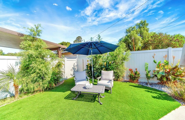 Generous 2 King-Suites W/ Backyard & Barbecue!