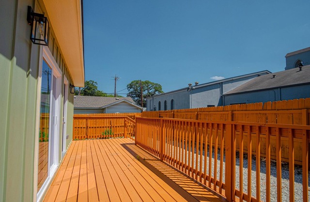 Generous 5BR 3BA Haven Close to Alamo Riverwalk