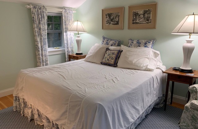 Habitación pequeña en la ciudad cerca de todo en Edgartown Capacidad para dos