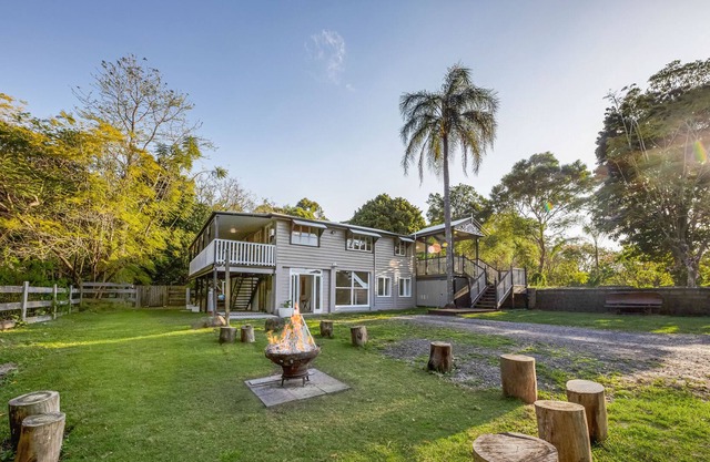 Genuine Queenslander 15 min from beaches and the Hinterland situated on 11 acres