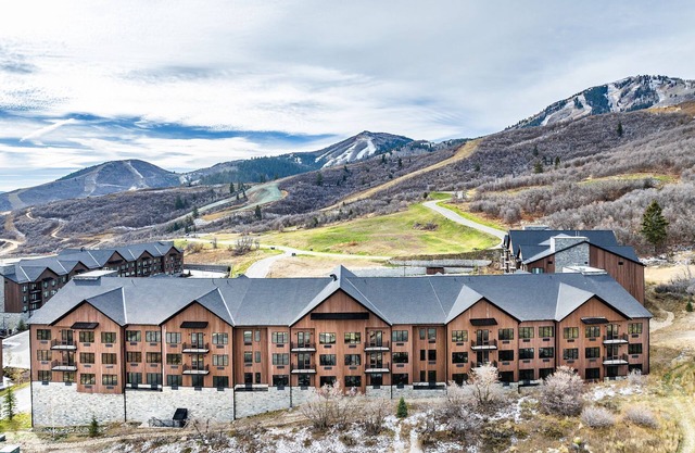 GenX inspired Luxury Pioche Village Studio near Deer Valley East Village, Hot Tub
