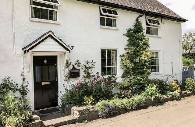 George Cottage, CLUN