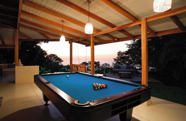 Georgeous 3 bedroom villa ocean & sunset views only 5 minutes from Santa Teresa
