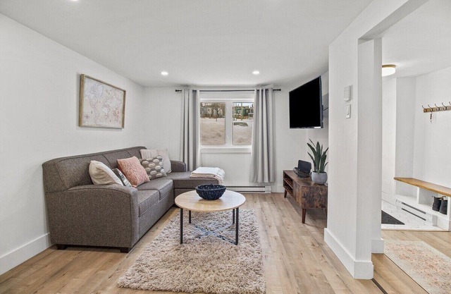 Georgestown Hutch | Private Patio | Parking