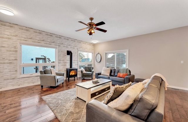 Georgia - 3 BR Bungalow w/ Deck, BBQ & Near Mall