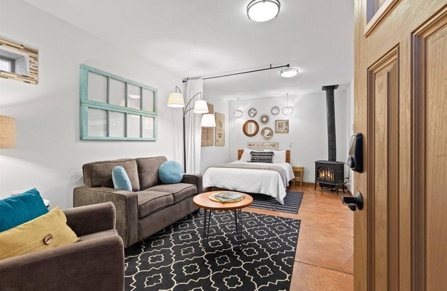 Georgia Studio | 0 Bed, 1 Bath
