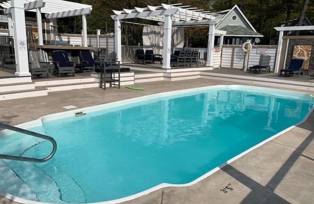 Georgian Bay Beach Club 9 Beachfront Paradise & Heated Saltwater Pool