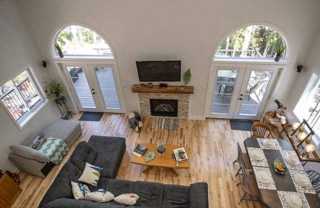 Georgian Bay - Newly-Built Luxury Watefront Cottage w/ AC, Wi-Fi, BBQ, Firepit!