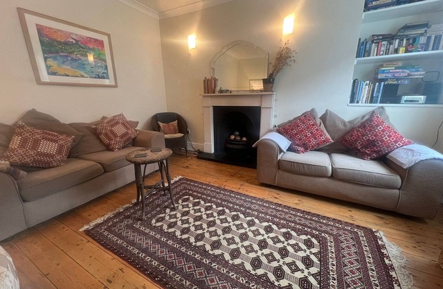 Georgian Townhouse in centre of Aberaeron, dog friendly