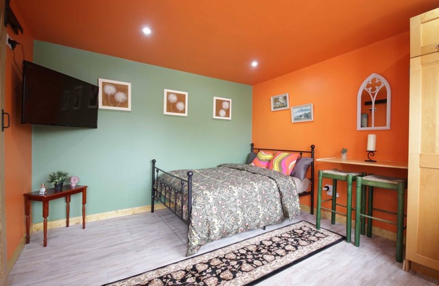Georgias Gate Studio Cottage - Sleeps 4 & Pets Ok