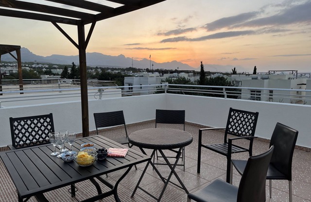 Gepflegtes 3-zimmer-meerblick App. mit 2 Bädern, 2 Balkonen + Privates Rooftop