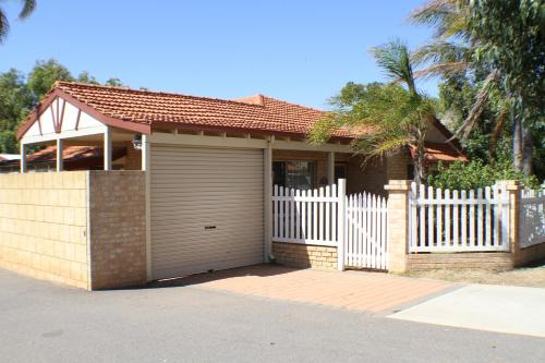Geraldton Luxury Retreat 2 with free Streaming