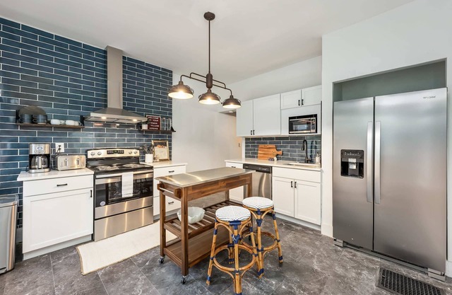 German Charm Suites – Sleeps 8!