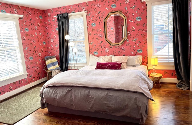 German Village Cottagecore style home. Blissful garden. Off-St Parking.