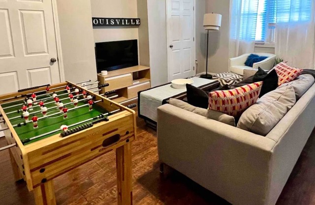 Germantown Gem - Two Apartments Under One Roof