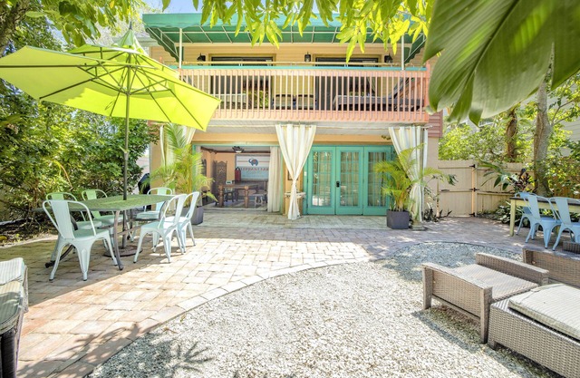 Gertrude's Siesta | 4-min Walk to Beach & Village, Tropical & 100% Private!