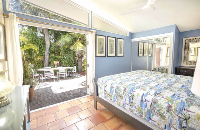 Gertrudes Siesta Village Properties - short walk to Siesta's best beaches!