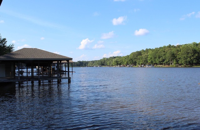 Alejarse de todo y disfrutar de Lake Gaston por un día más!